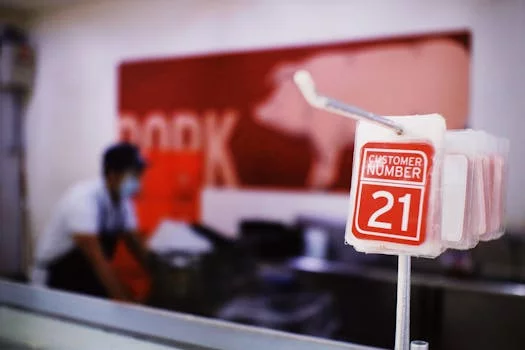 fettuccine alfredo with cream sauce